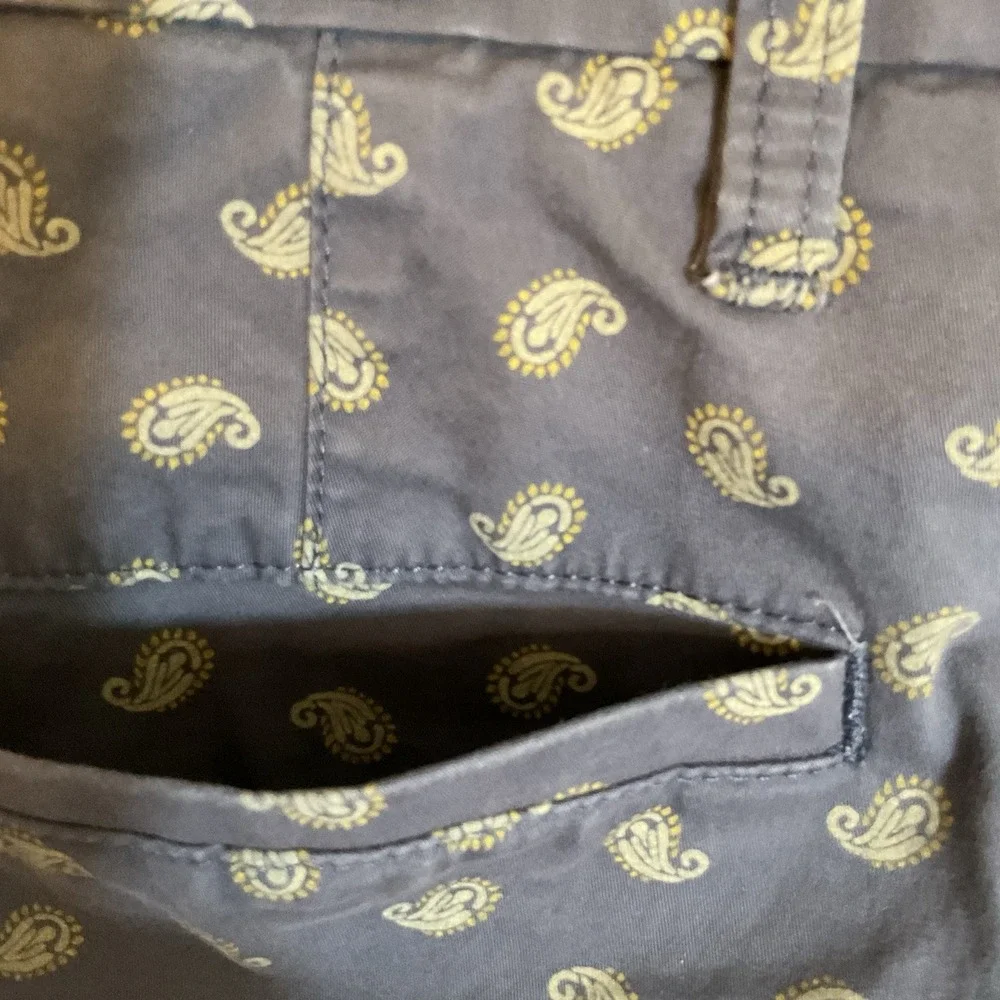Men's Dockers Supreme Flex Blue Khakis Shorts Paisley Flat Front Stretch Size 30
